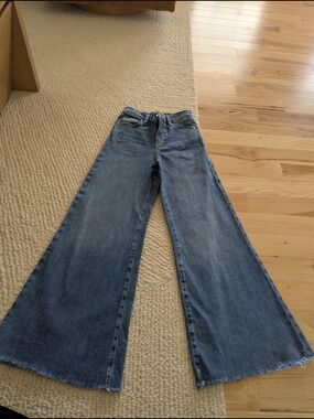 Frame Denim Wide-Leg Flare Jeans in Medium Blue